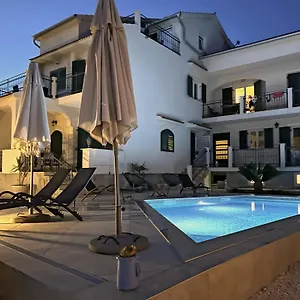 Papalina 2 Apartment